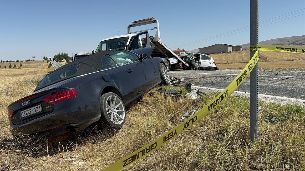 Afyonkarahisar'da Trafik Kazası: 1 Ölü, 4 Yaralı