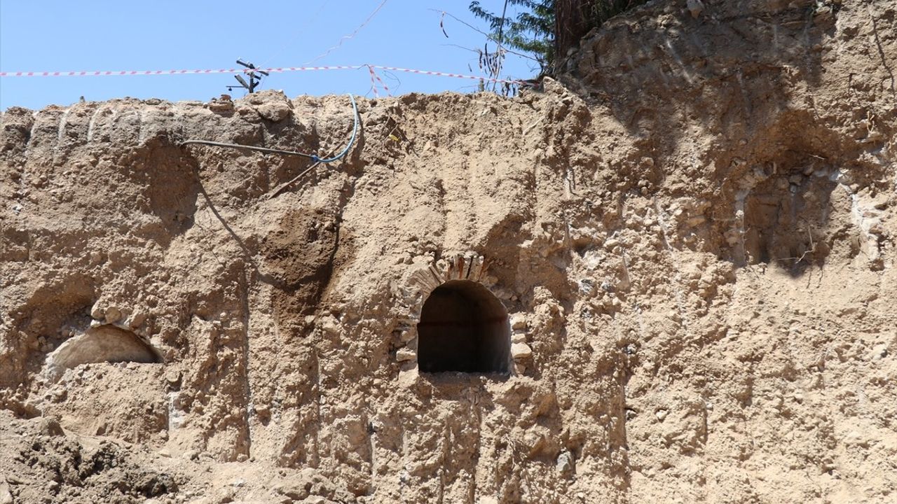 Amasya'da İzleri Taşyan Roma Dönemi Mezarları Bulundu