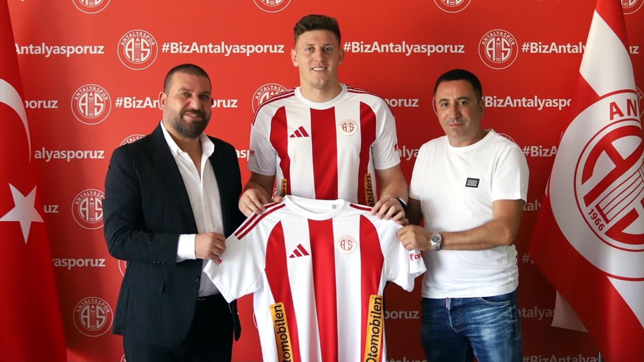 Antalyaspor'dan Adolfo Julian Gaich'e İmza Töreni