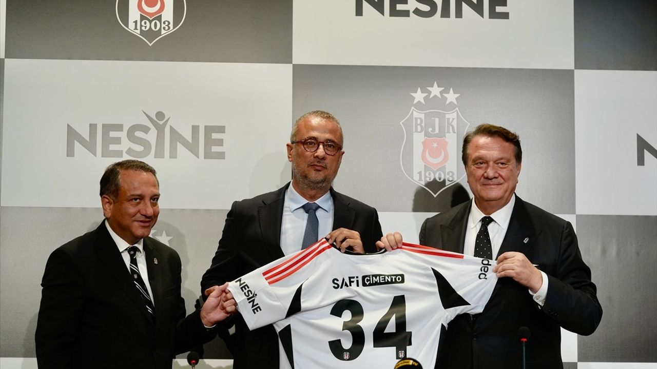 Beşiktaş Başkanı Hasan Arat'tan Transfer Açıklaması