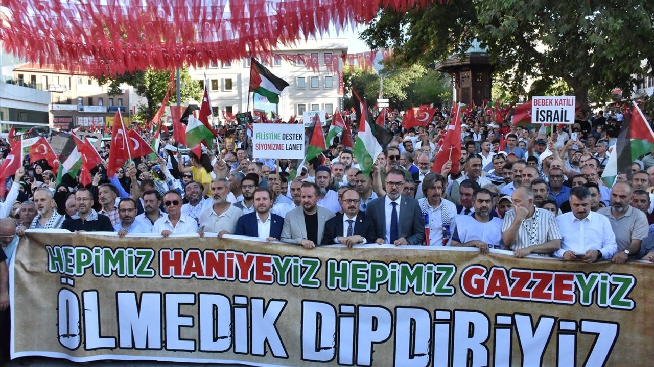 Bursa'da Hamas Lideri İçin Protesto Yürüyüşü