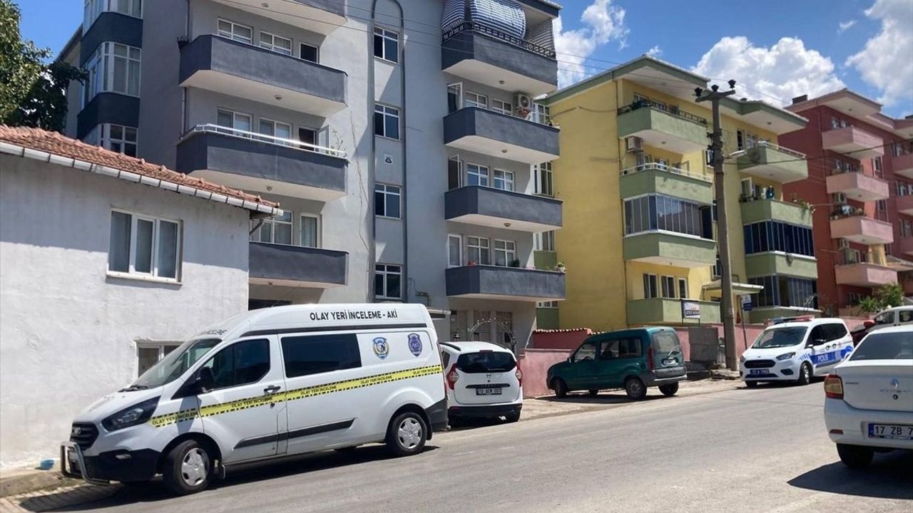 Çanakkale'de Balkon Kazası: 4 Yaşındaki Çocuk Ağır Yaralı