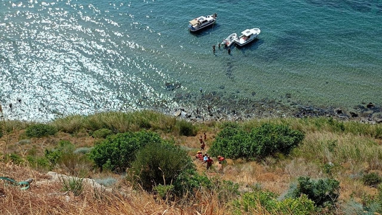 Çanakkale'de Uçurumdan Düşen Kişi Botla Kurtarıldı