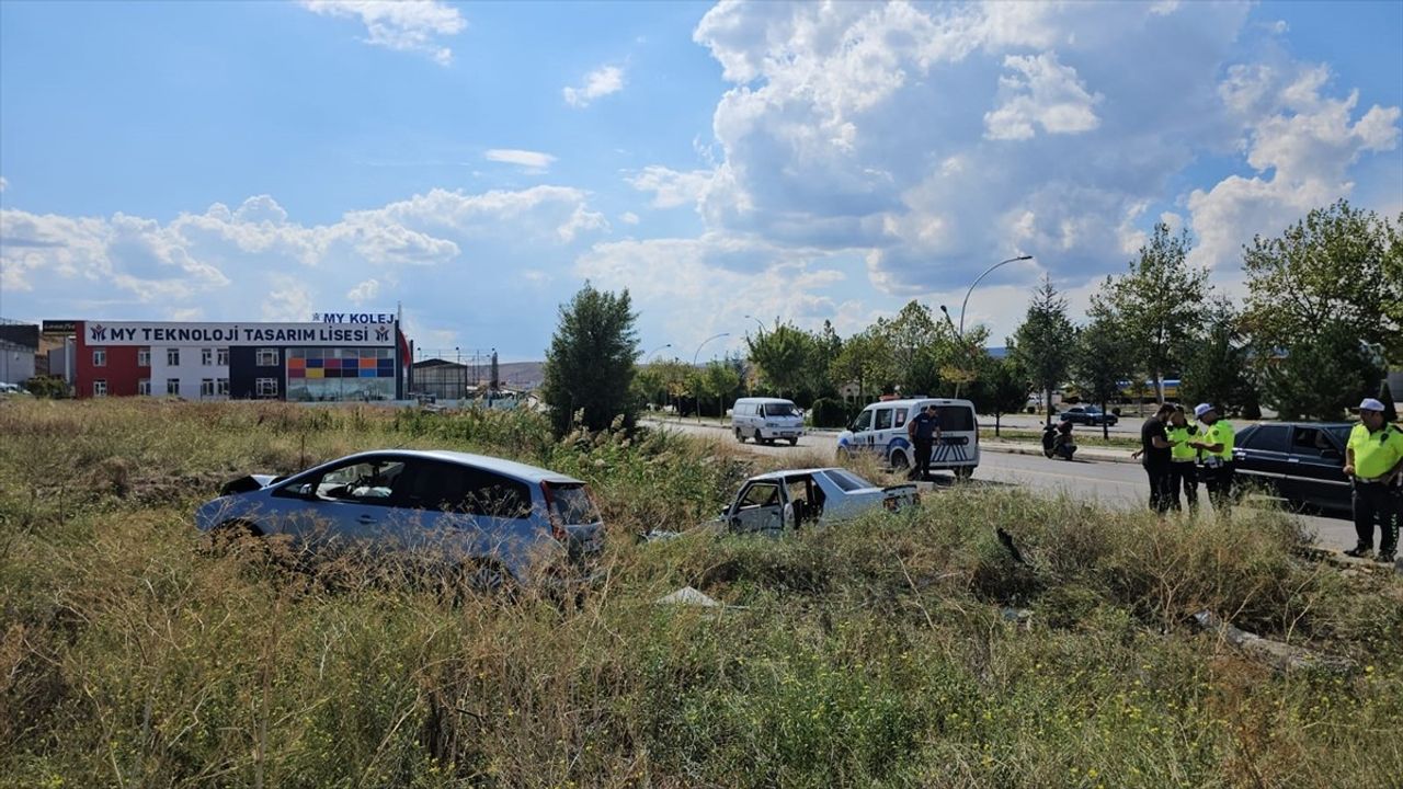 Çorum'daki Trafik Kazasında 4 Yaralı