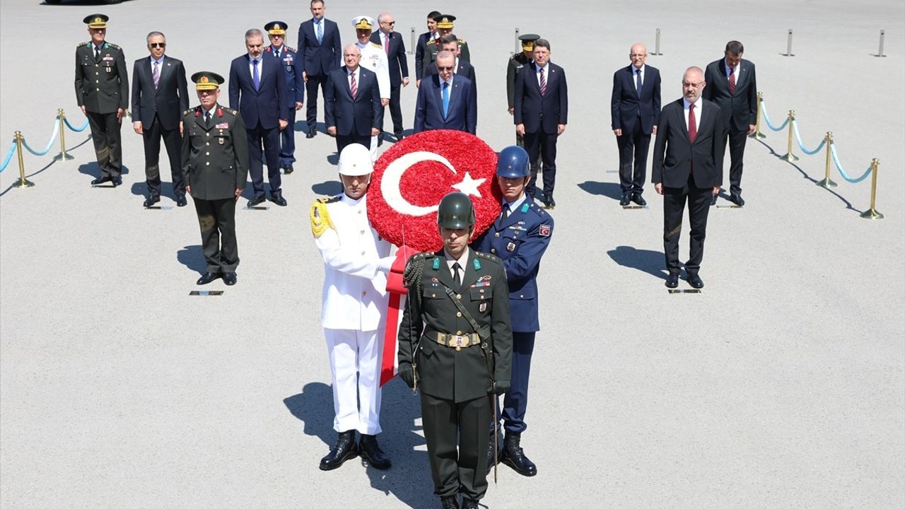 Cumhurbaşkanı Erdoğan ve YAŞ Üyelerinden Anıtkabir Ziyareti