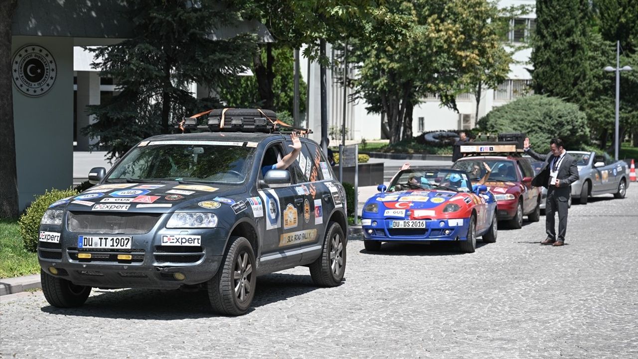 Doğu-Batı Dostluk ve İpek Yolu Rallisi'nin İkinci Etabı Başladı