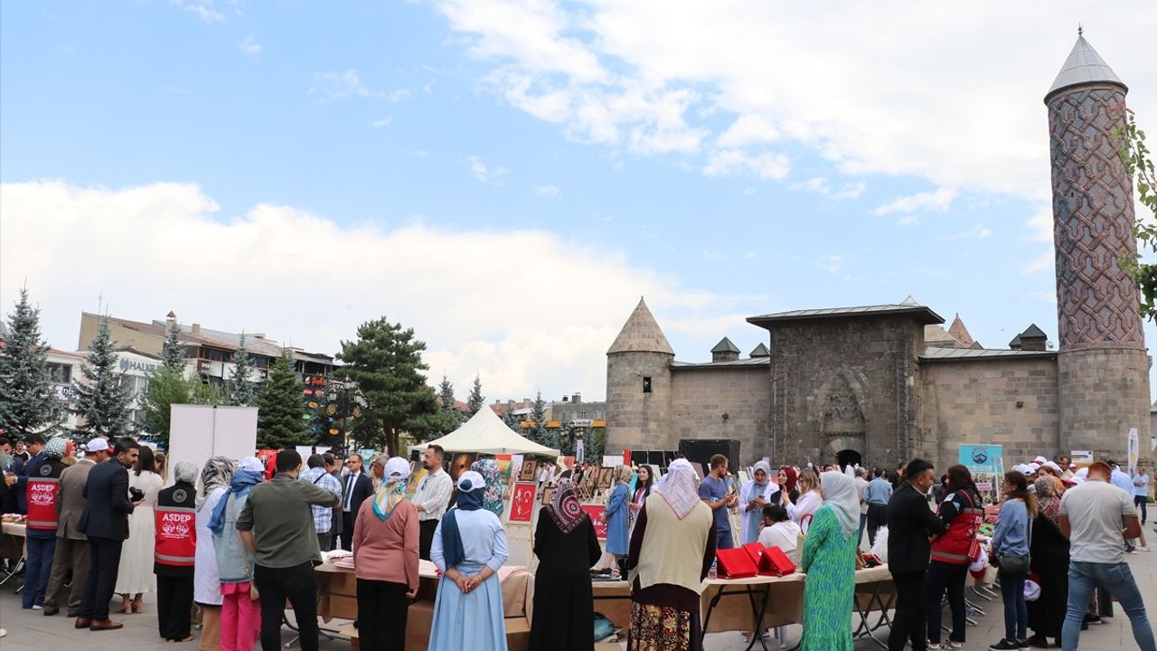 Erzurum'da 'Umudun Renkleri' Sergisi Açıldı