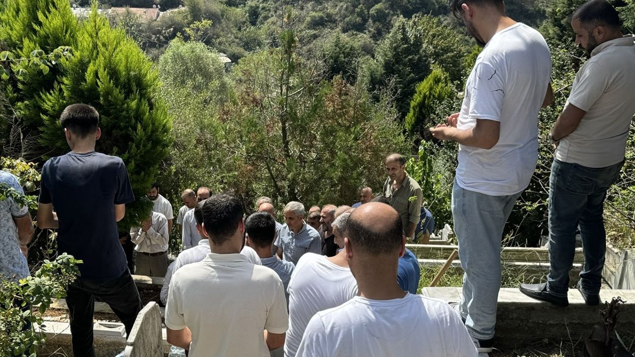 Fatih'teki Köpek Saldırısında Hayatını Kaybedenlerin Yakınları Tepkilerini Gösterdi