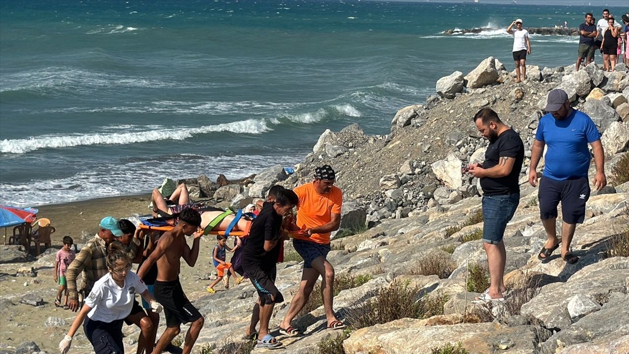 Hatay'da Deniz Faciası: İki Genç Hayatını Kaybetti