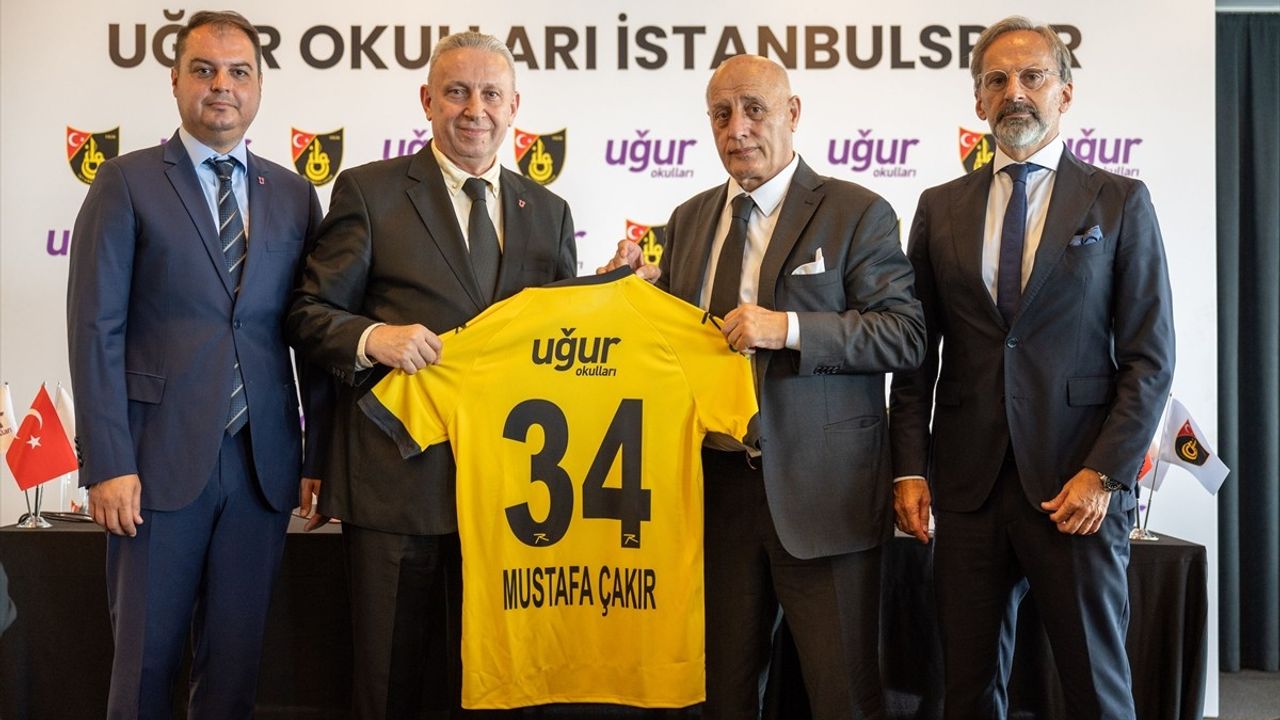 İstanbulspor, Uğur Okulları ile İsim Sponsoru Anlaşması Yaptı