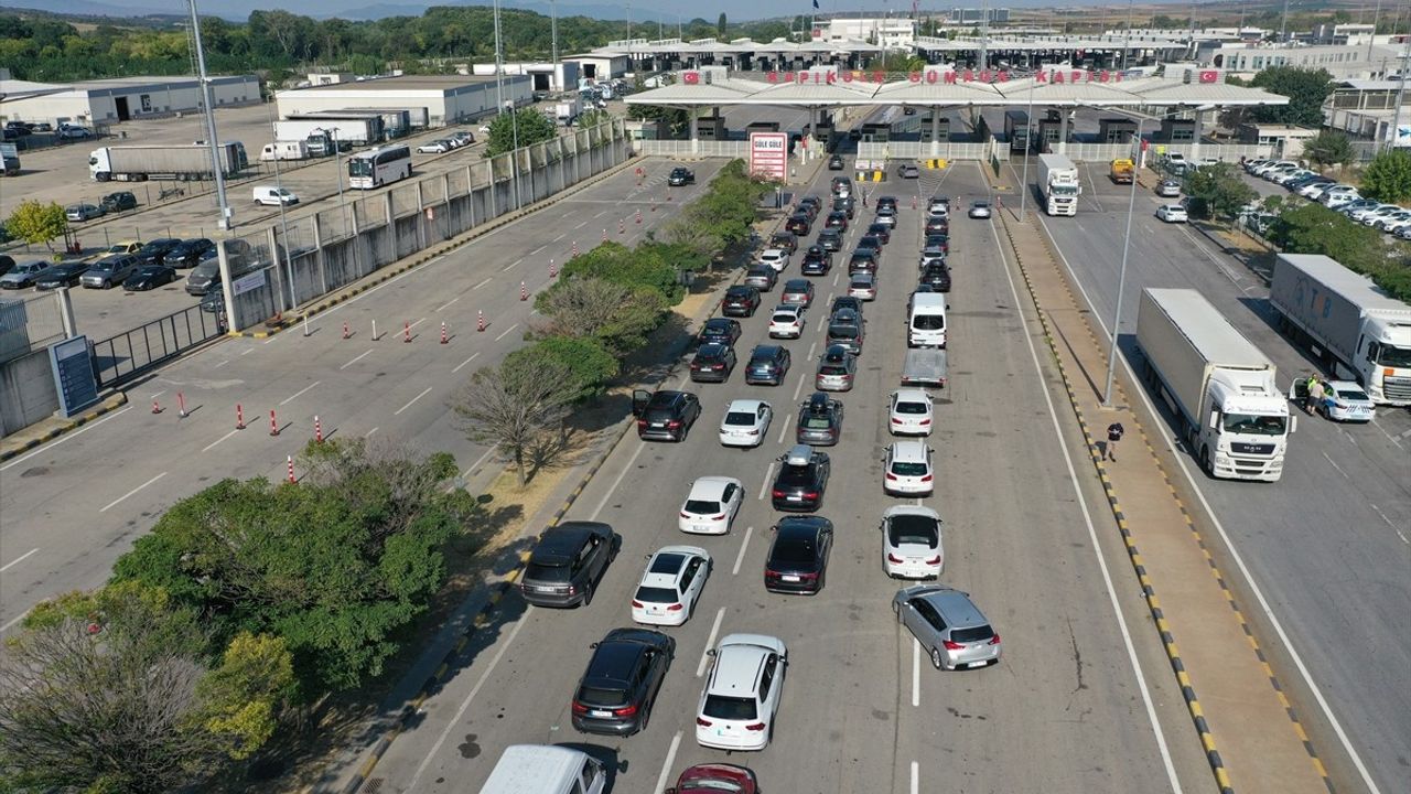 Kapıkule'de Gurbetçilerin Dönüş Yolculuğu