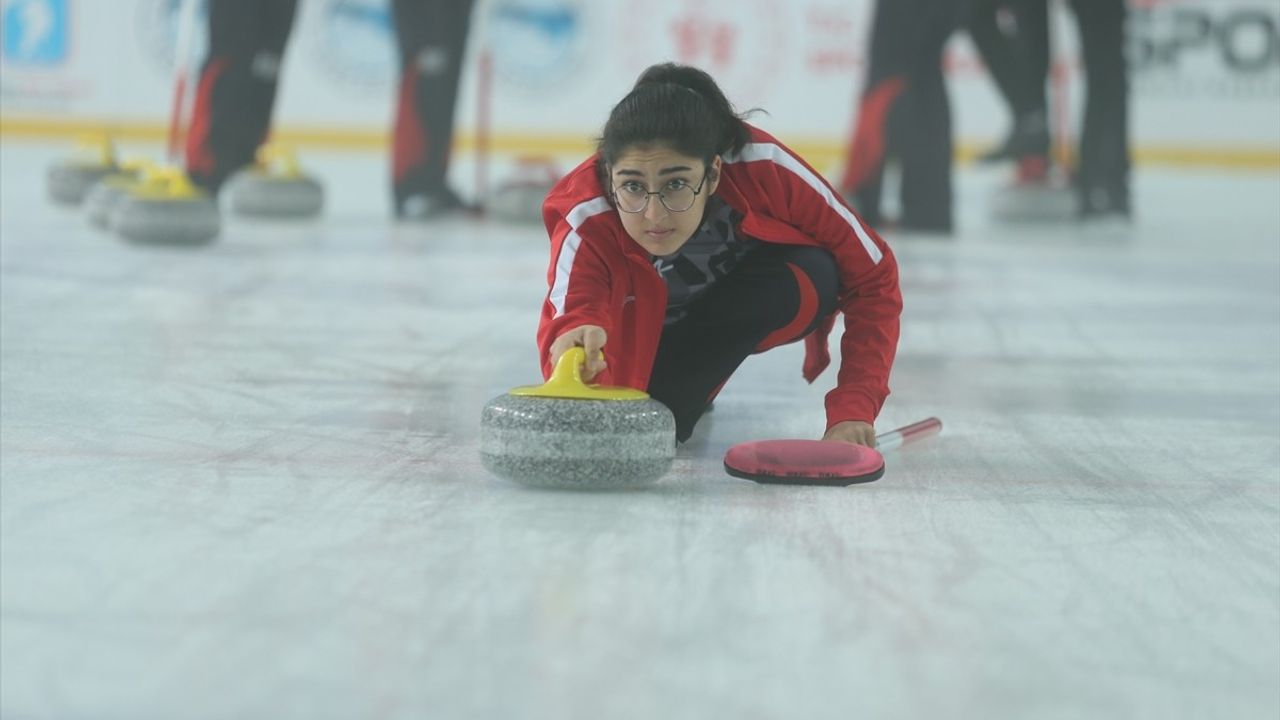 Karslı Kızlar Curlingde Zirveye Tırmanıyor