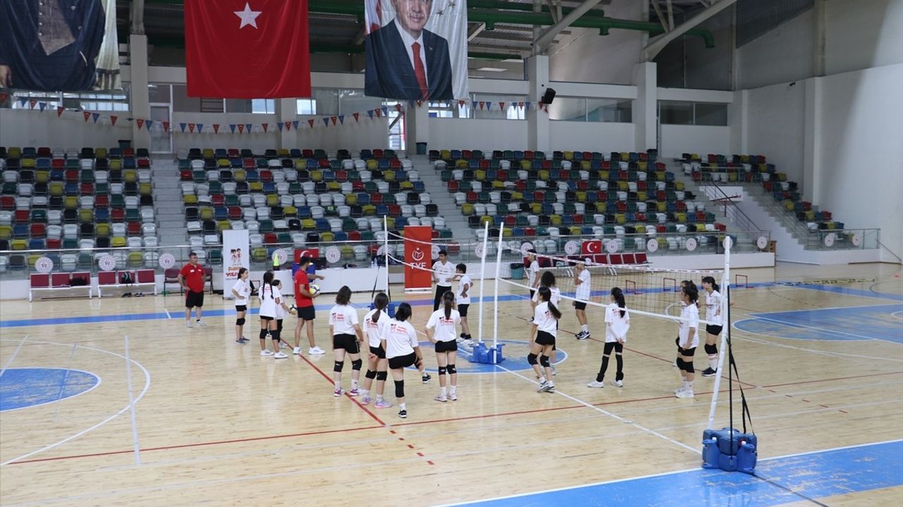 Kilis'te Fabrika Voleybol'un 36. Okulu Açıldı