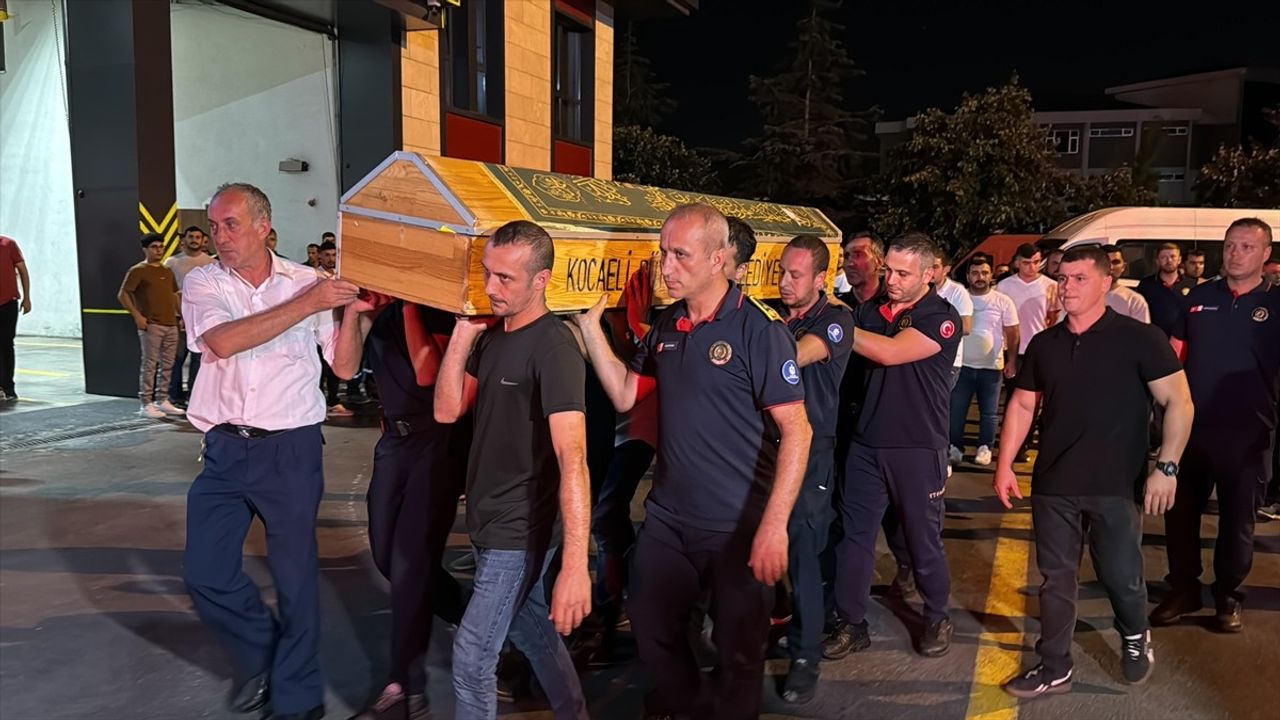 Kocaeli'de Motosiklet Kazasında 1 Ölü, 2 Yaralı