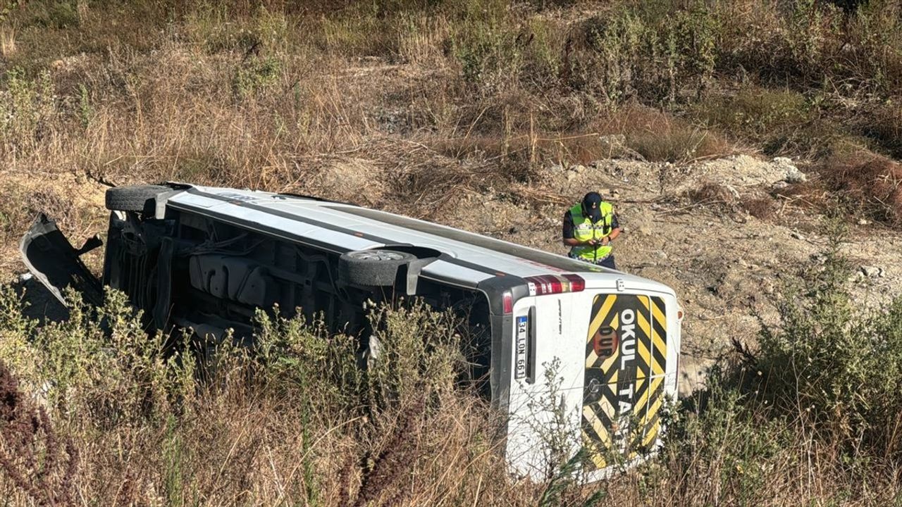 Kuzey Marmara Otoyolu'nda Servis Aracı Devraldı, 9 Yaralı