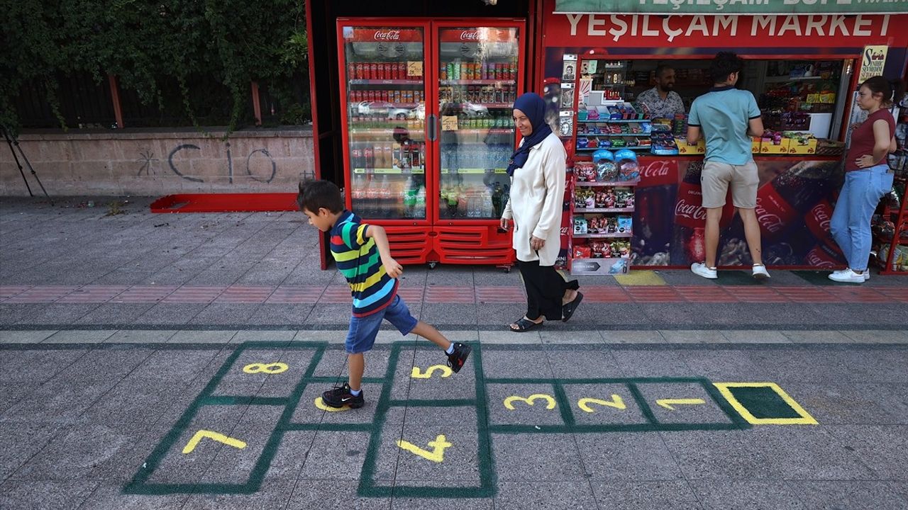 Mersin'de Seksek Oyunu İle Renklenen Günler