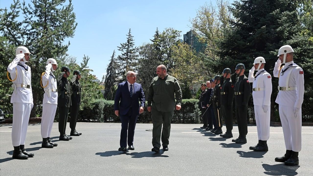 Milli Savunma Bakanı Güler, Ukraynalı Mevkidaşı Umerov ile Bir Araya Geldi