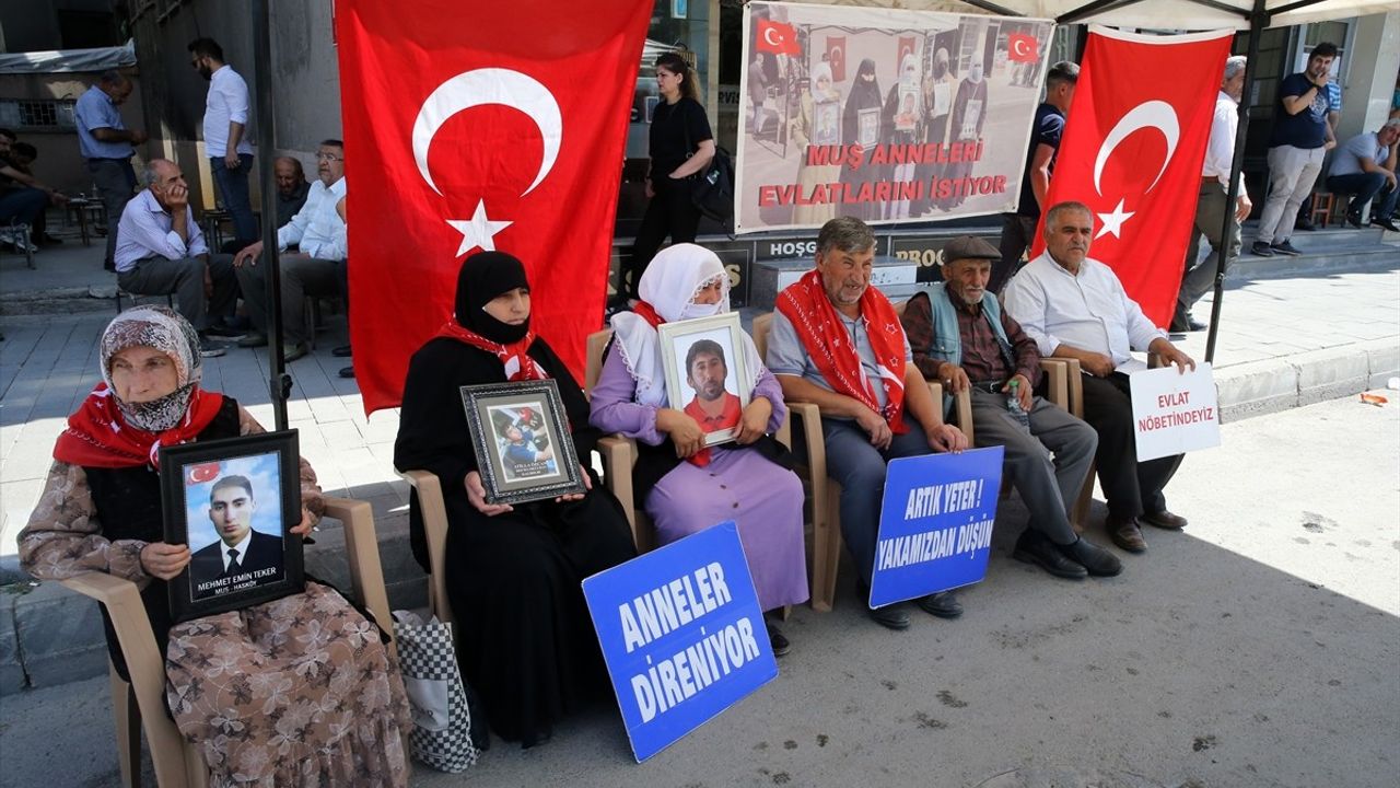 Muşlu Ailelerin DEM Parti Önündeki Eylemleri Devam Ediyor