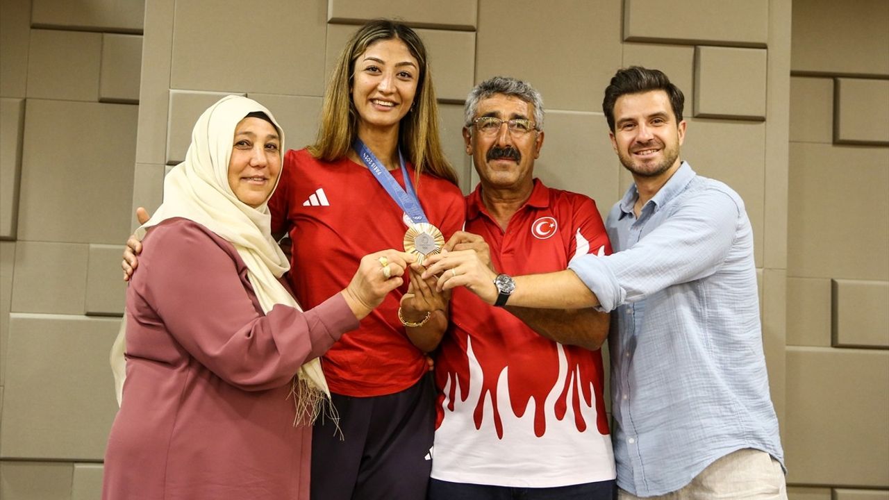 Nafia Kuş Aydın: Olimpiyat Kariyerimi Altın Madalyayla Tamamlamak İstiyorum