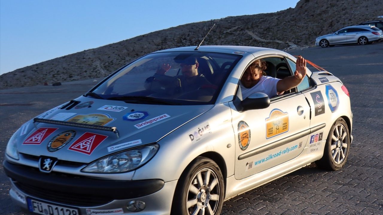 Nemrut Dağı'nda Doğu-Batı Dostluk ve İpek Yolu Rallisi heyecanı