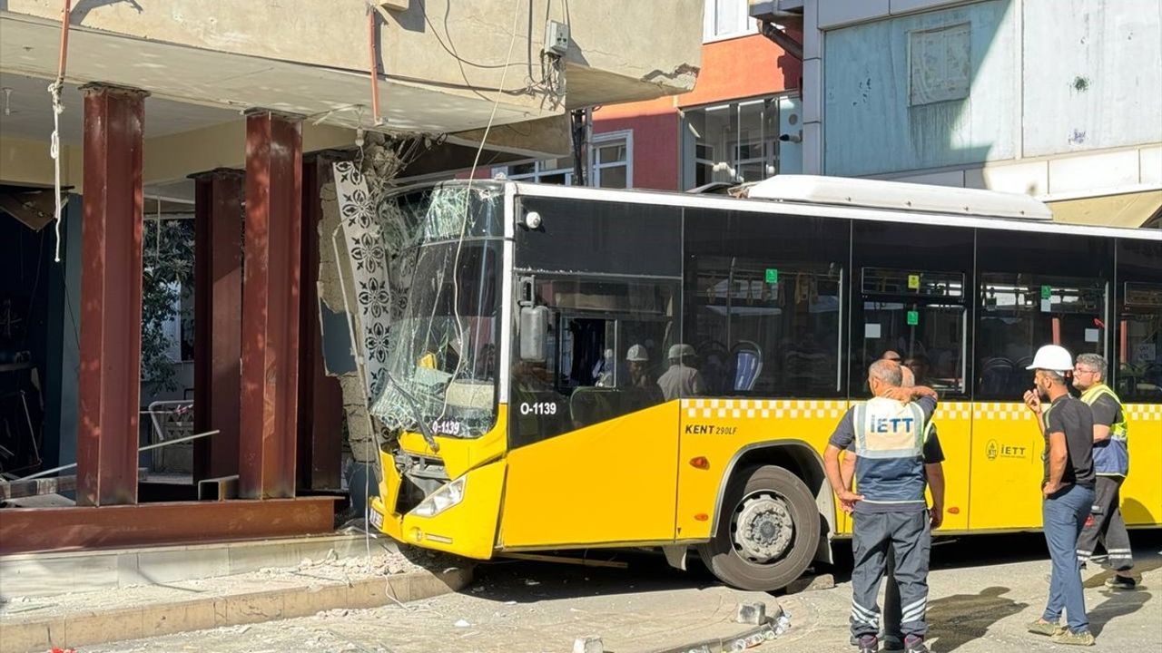 Pendik'te İETT Otobüsünün Kazası ve Güçlendirme Çalışmaları