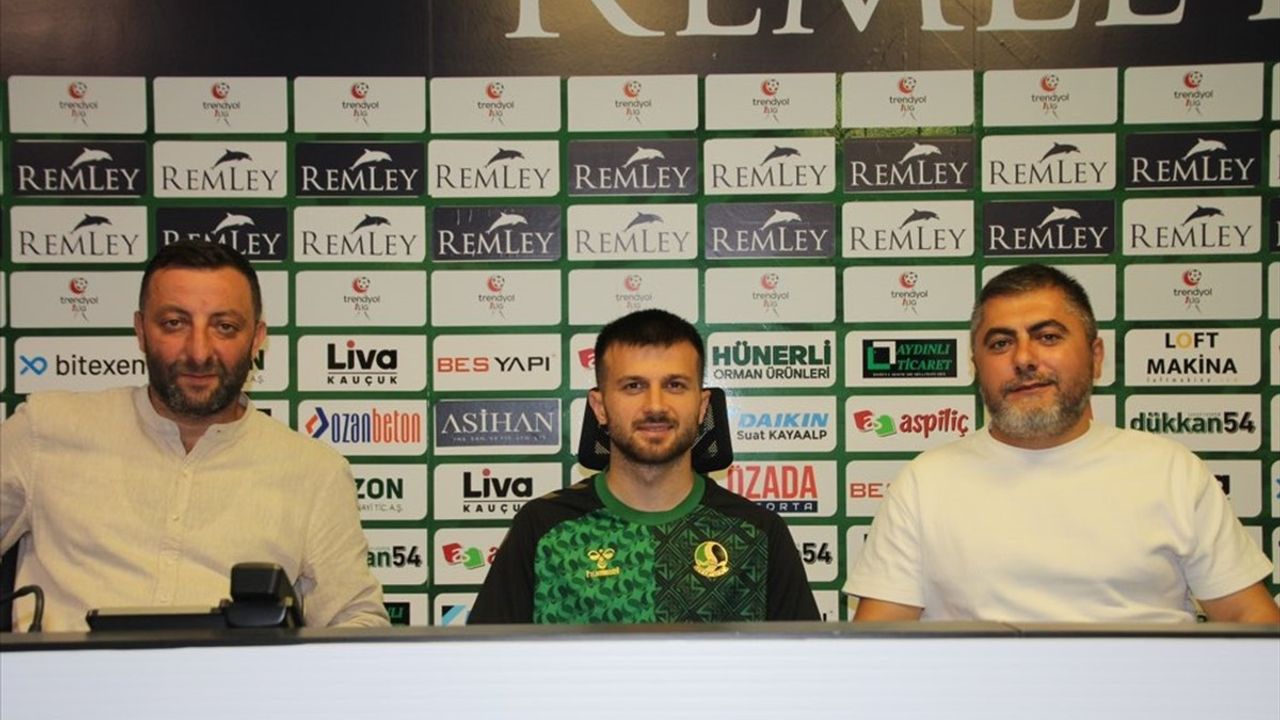 Sakaryaspor, Murat Cem Akpınar'ı Tekrar Kiraladı