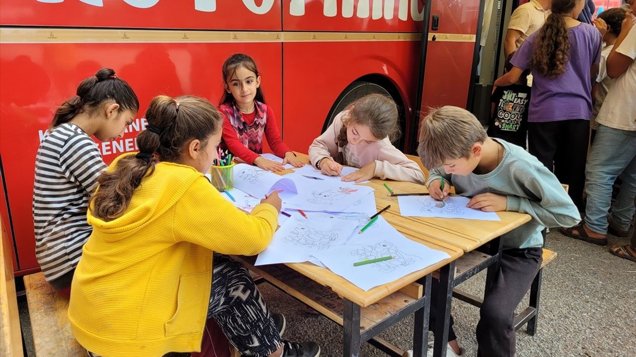 Samsun'daki Gezici Kütüphane Mevsimlik Tarım İşçileri Çocukları İçin Faaliyetlerine Devam Ediyor