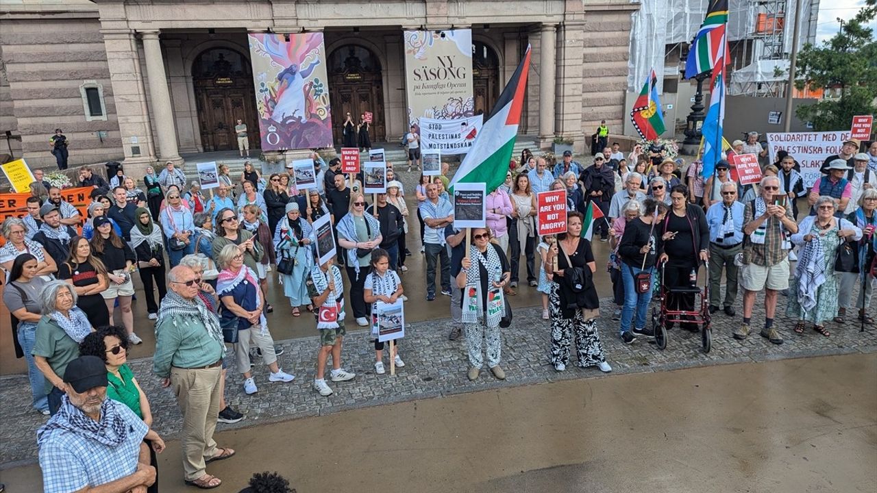 Stockholm'de Filistin Destekçileri İsrail'i Protesto Etti