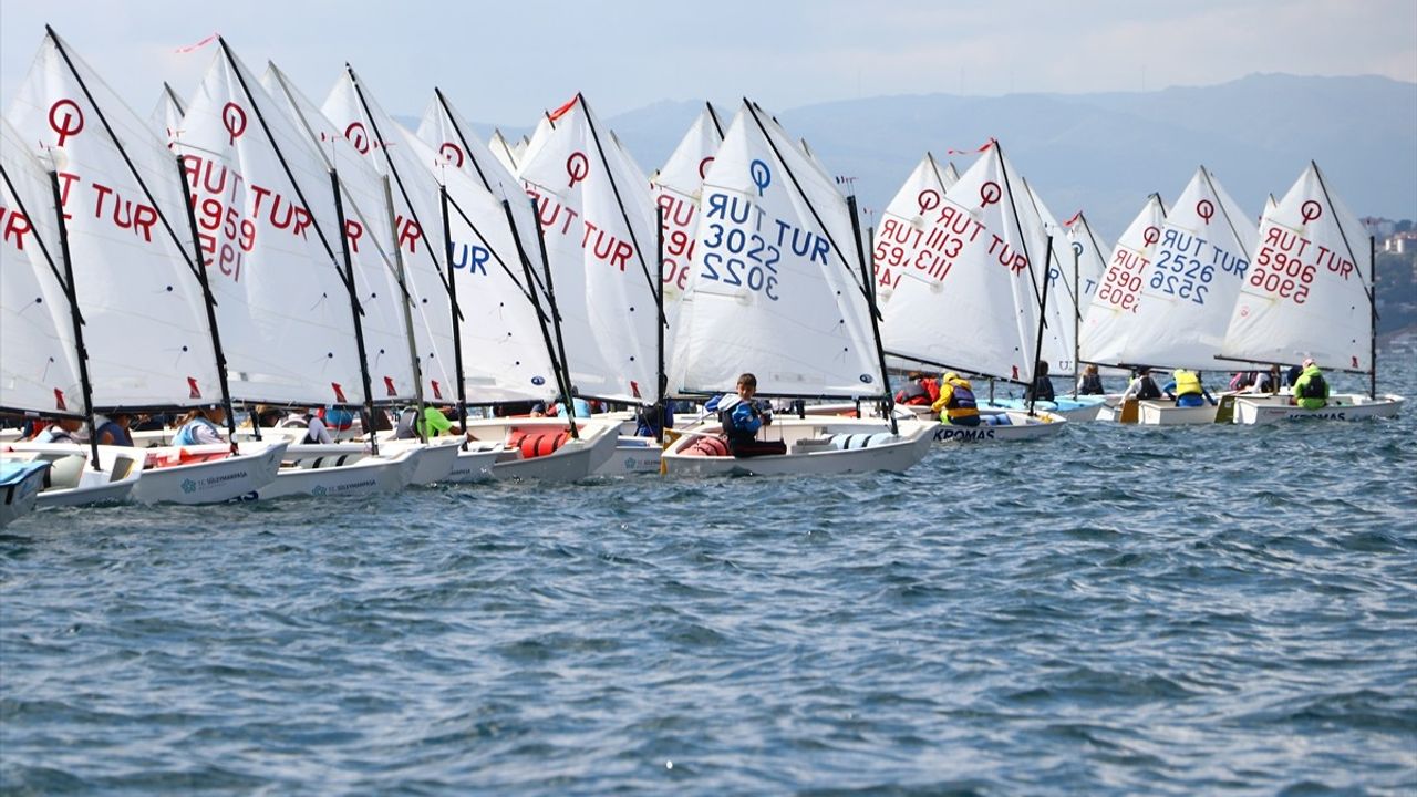 Tekirdağ'da Zafer Kupası Yelken Yarışları Start Aldı