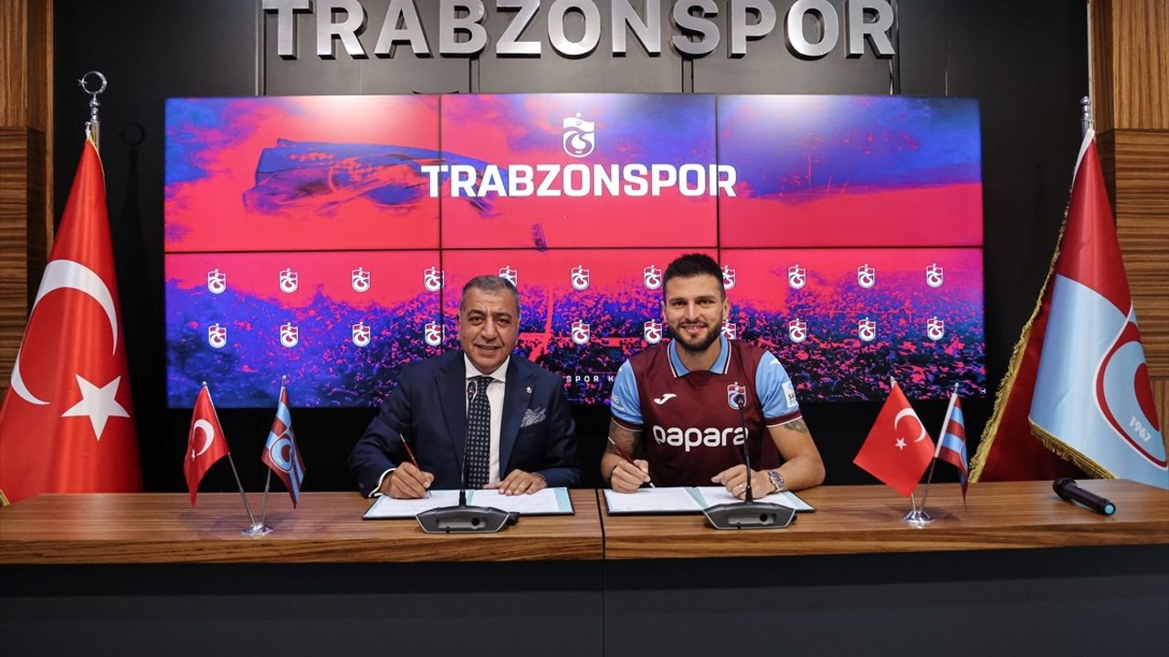 Trabzonspor'da Okay Yokuşlu İmza Töreni Gerçekleşti