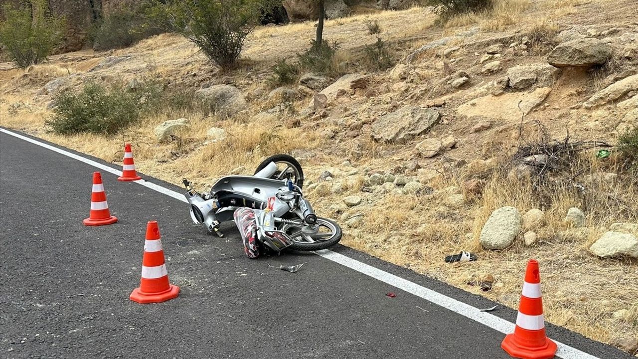 Uşak'ta Motosiklet Devrilmesi: İki Çocuk Hayatını Kaybetti