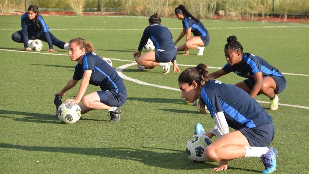 Yüksekova Spor Kulübü Kadın Takımı, 1. Lig'de Şampiyonluk Hedefliyor