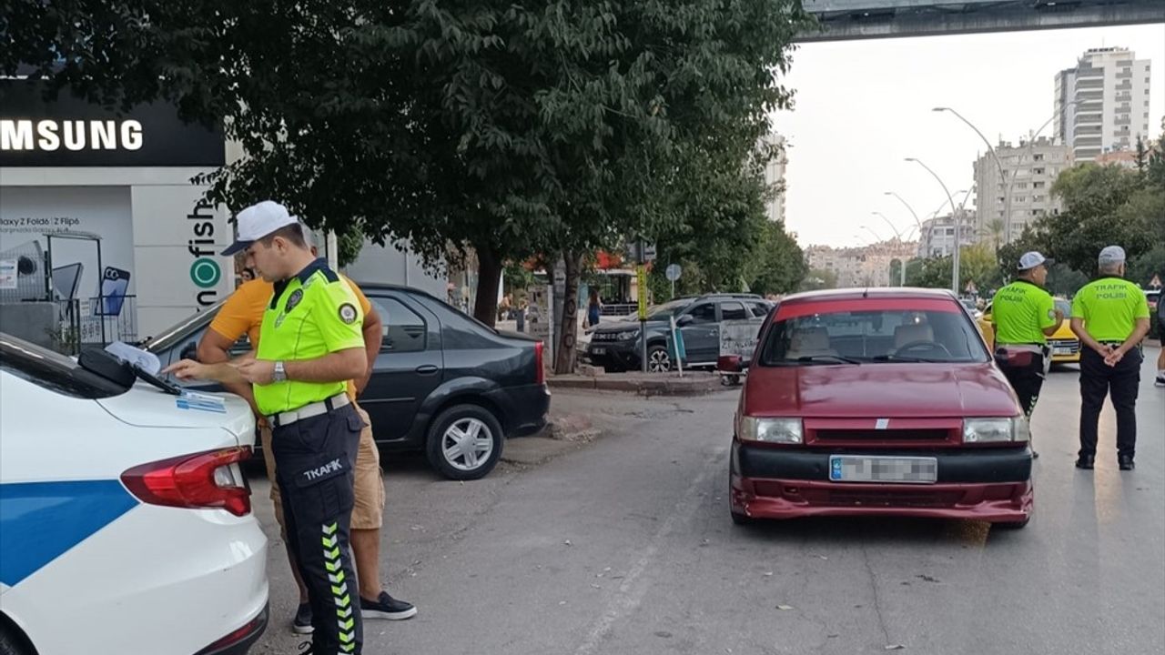 Adana'da Yaya Geçitlerinde Denetim: Sürücülere ve Yayalara Ceza