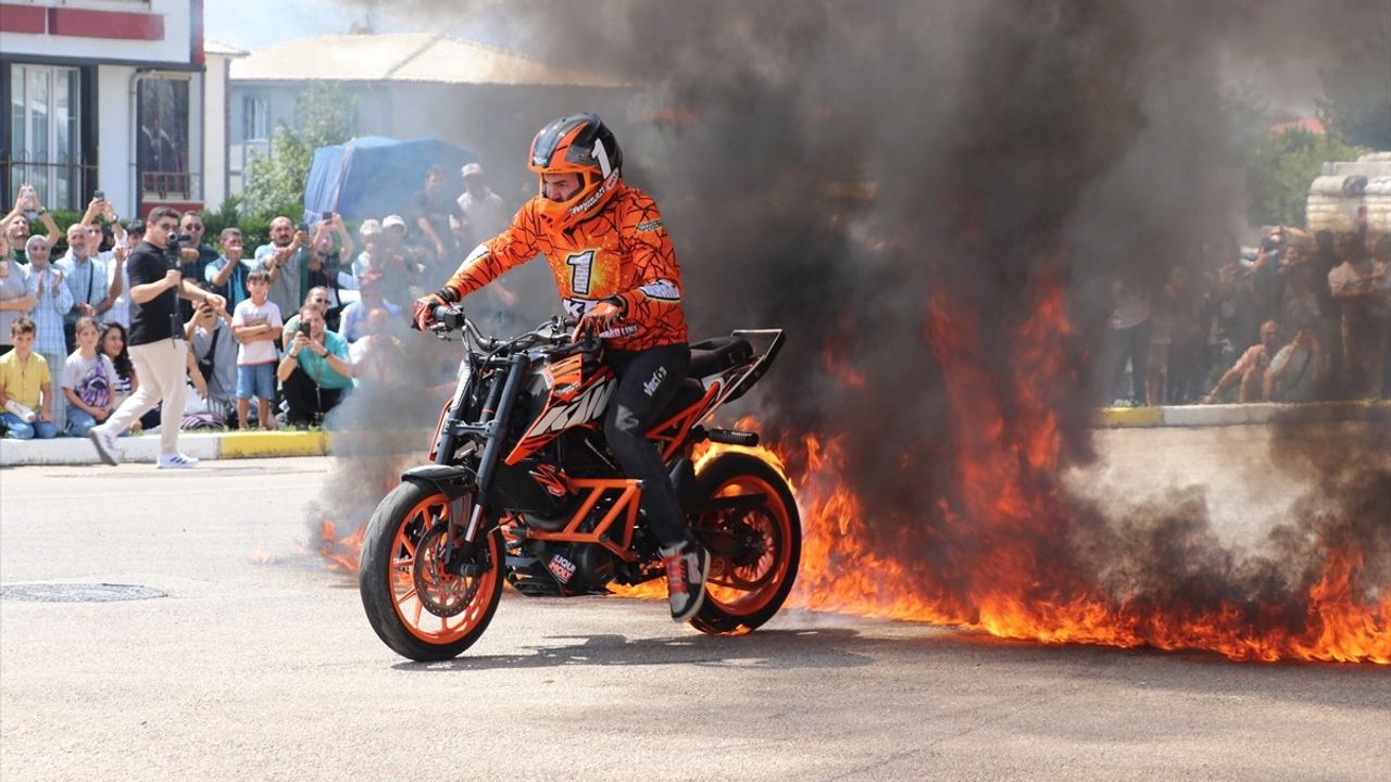 Akrobasi Sporcusu Birkan Polat'tan Gençlere Motosiklet Kullanımında Güvenlik Uyarısı