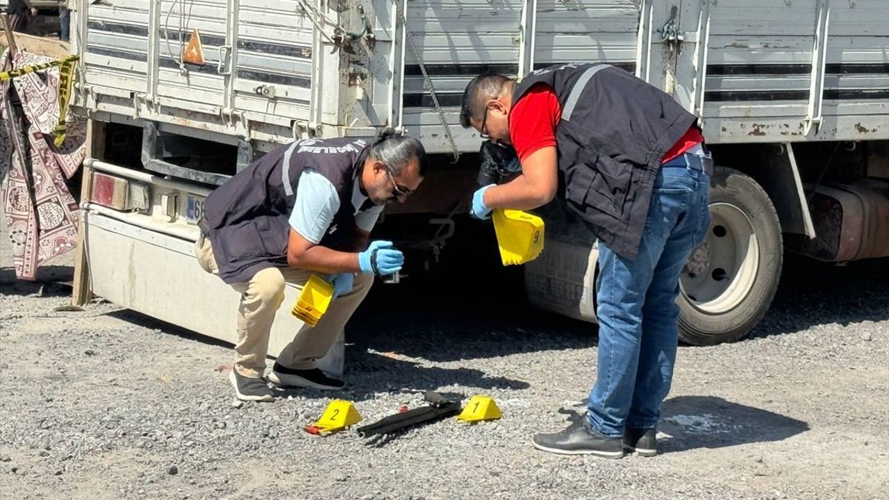 Aksaray'da Pazarcı İki Grup Arasında Silahlı Kavga: 4 Yaralı