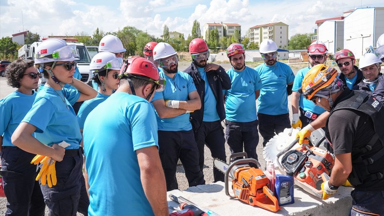 Anadolu Ajansı Çalışanları Arama Kurtarma Eğitimini Tamamladı