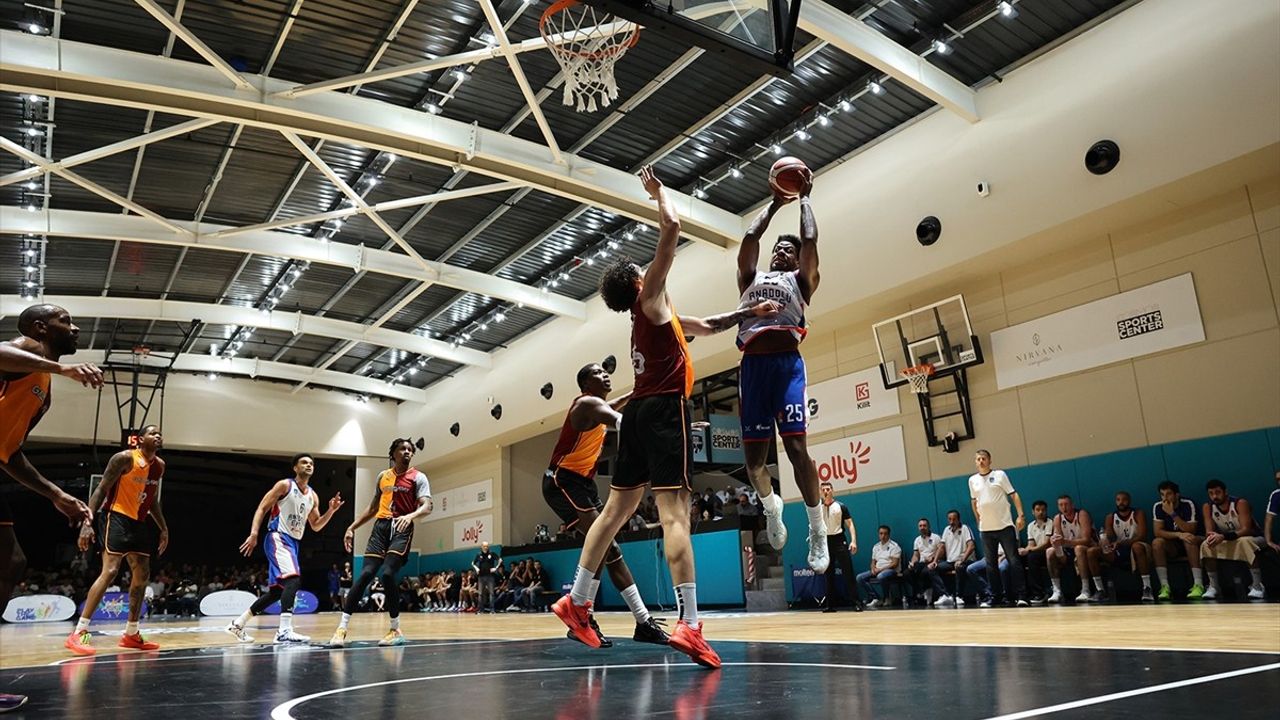 Anadolu Efes, 17. TÜBAD Mehmet Baturalp Turnuvası'nda Galatasaray'ı Geçti