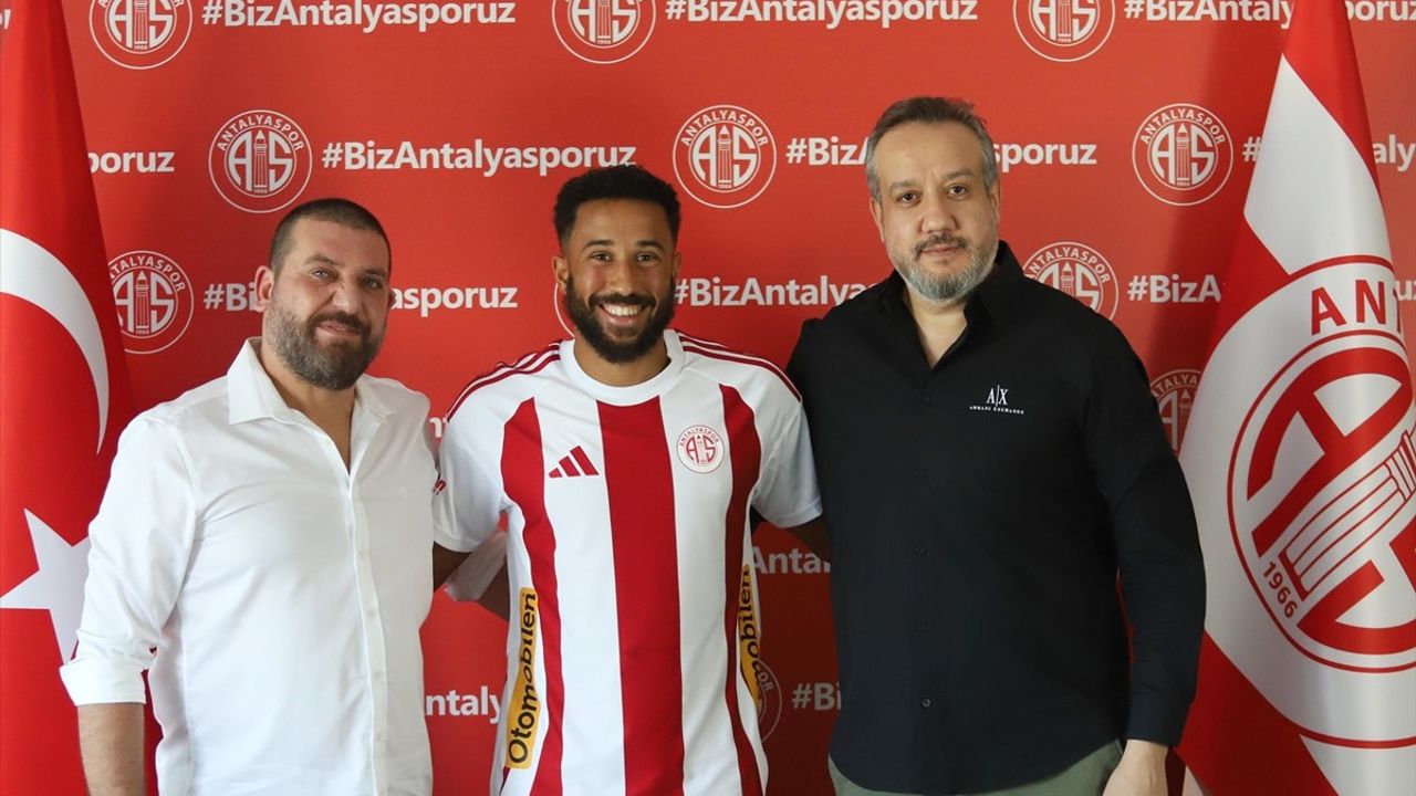 Antalyaspor'dan Andros Townsend Transferi İçin İmza Töreni