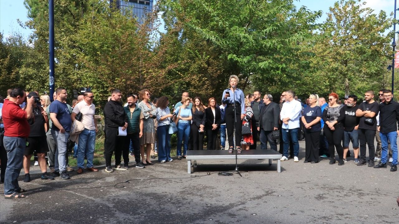 Arnavutluk'ta Yolsuzluk Protestoları Devam Ediyor