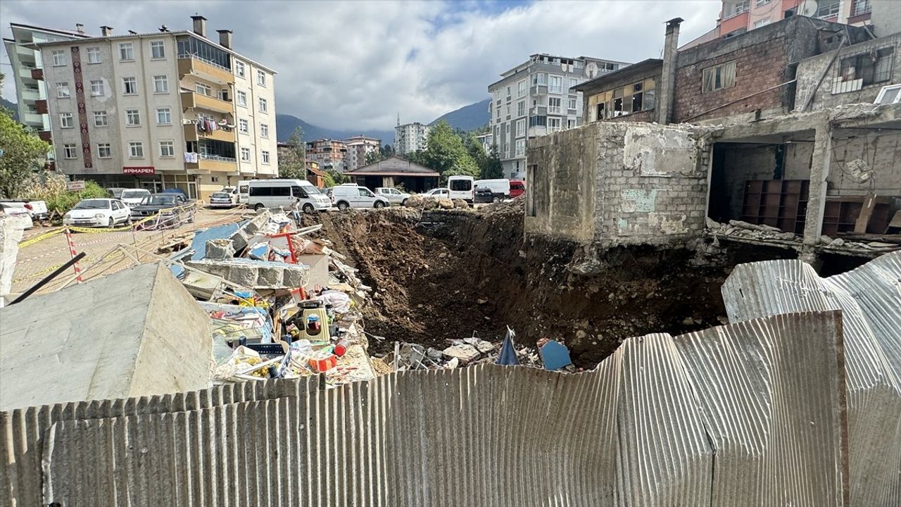 Artvin'de Bina Çökmesi: 93 Yaşındaki Ziya Tatar'ın Dramı