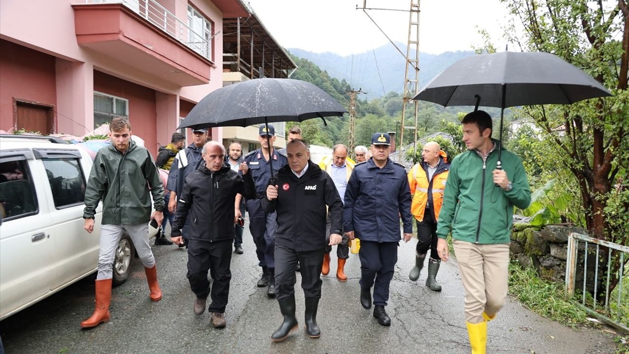 Artvin'deki Heyelanlar Sonrası 32 Köy Yolu Ulaşıma Açıldı