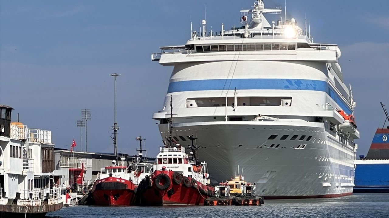 Astoria Grande Kruvaziyeri Samsun Limanı'na İndi