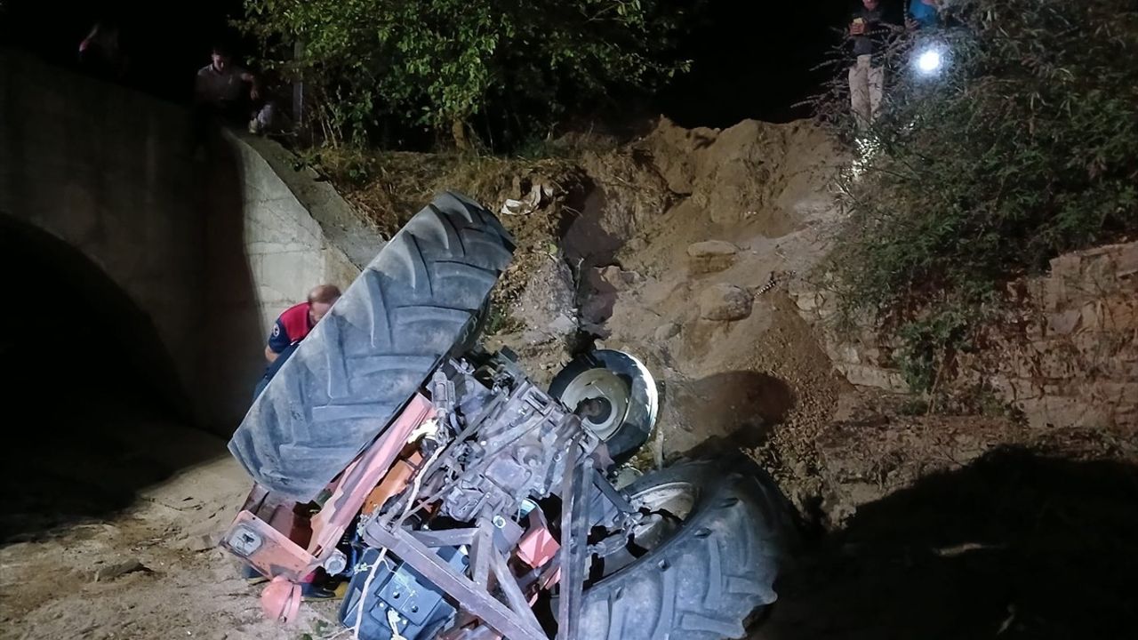 Aydın'da Trafik Kazası: Devrilen Traktörün Sürücüsü Hayatını Kaybetti