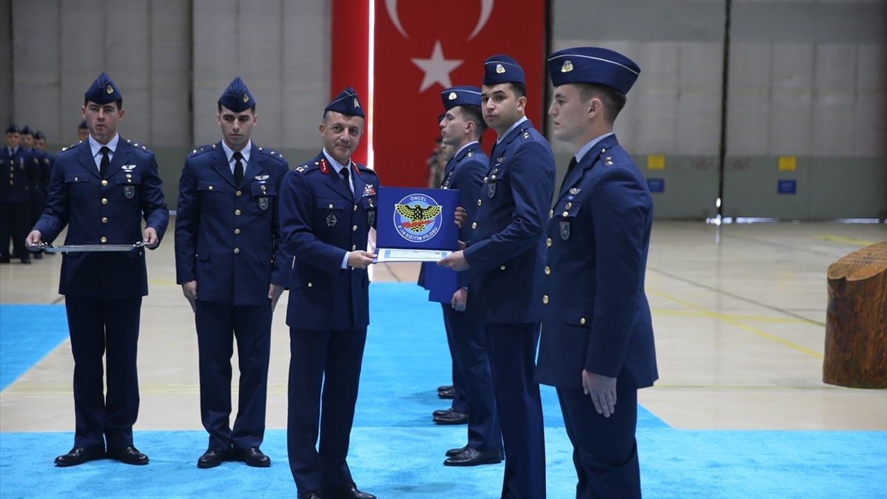 Balıkesir 9. Ana Jet Üssü'nde F-16 Mezuniyet Töreni Gerçekleşti