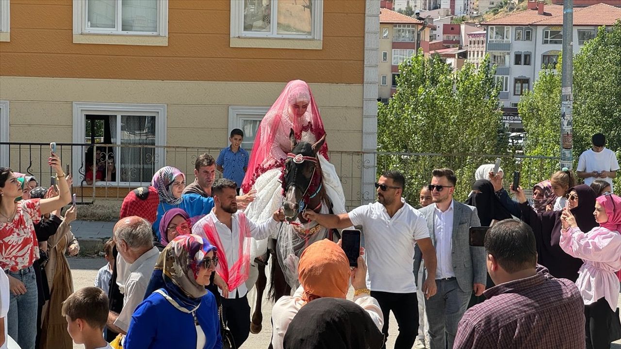 Bayburt'ta Geleneksel Gelin Alma Töreni