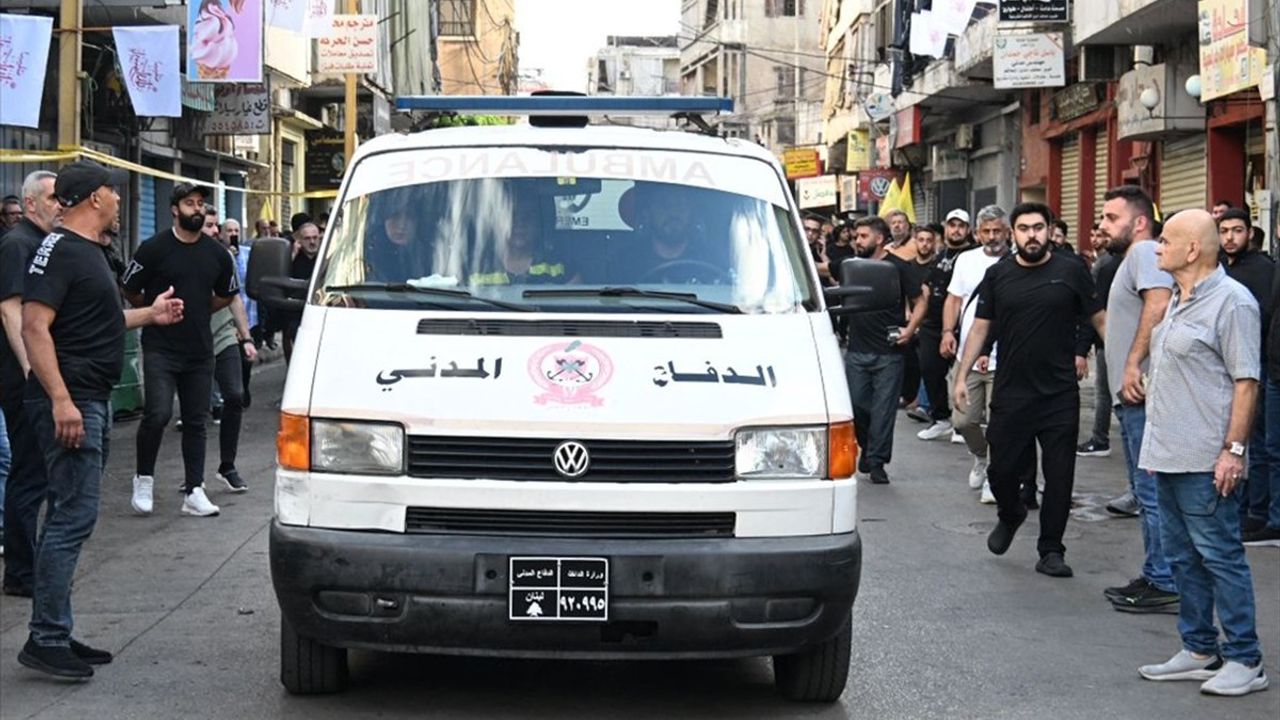 Beyrut'ta Hizbullah Cenazesinin Yakınlarında Patlama Sesi Duyuldu