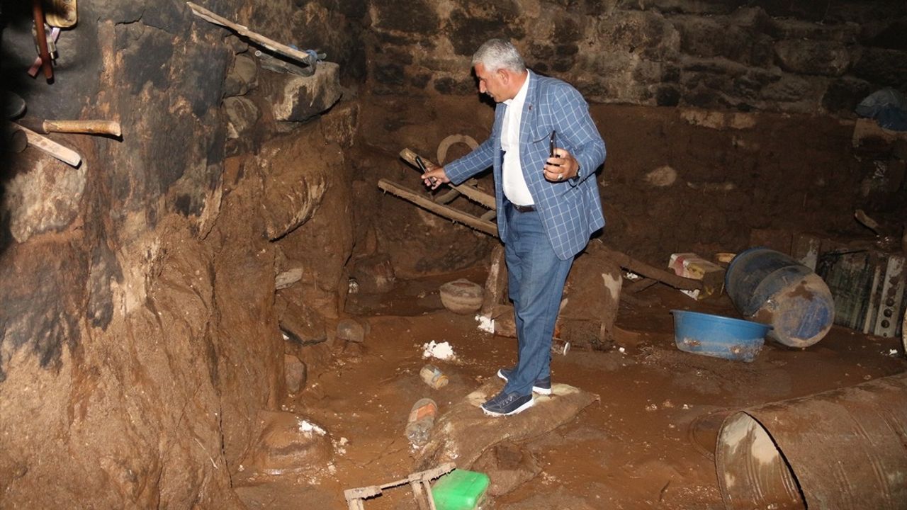 Bitlis'in Güroymak İlçesinde Sel Felaketi Sonrası Hasar Tespit Çalışmaları Başladı