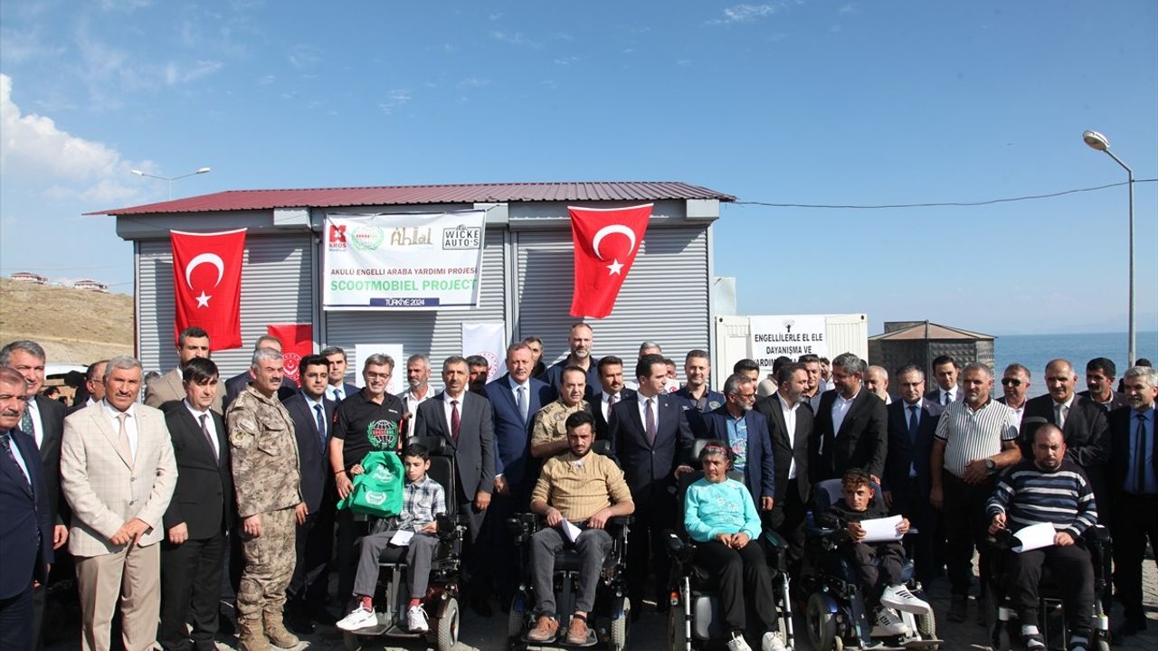 Bitlis'te 50 Engelliye Akülü Araç Teslim Töreni