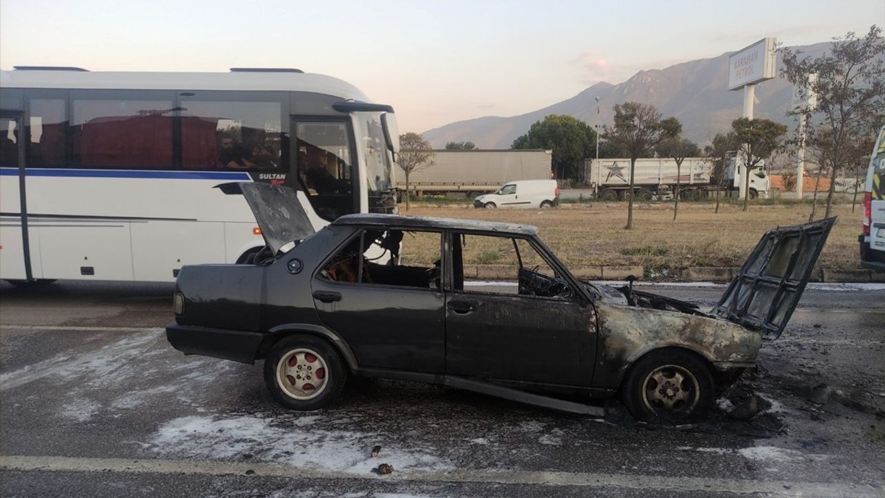 Bursa'da Otomobil Yangını: Sürücü Zarar Görmedi