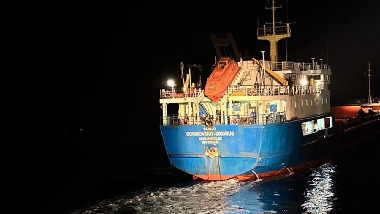 Çanakkale Boğazı'nda Arızalanan Kargo Gemisi Kurtarıldı